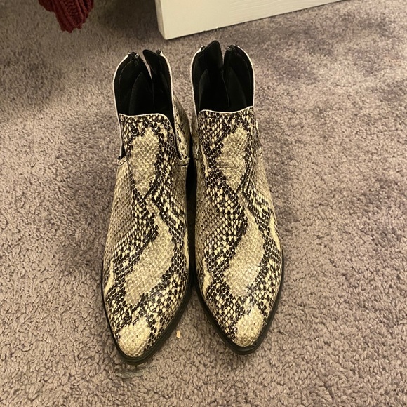 Blondo Waterproof Booties - Picture 3 of 8